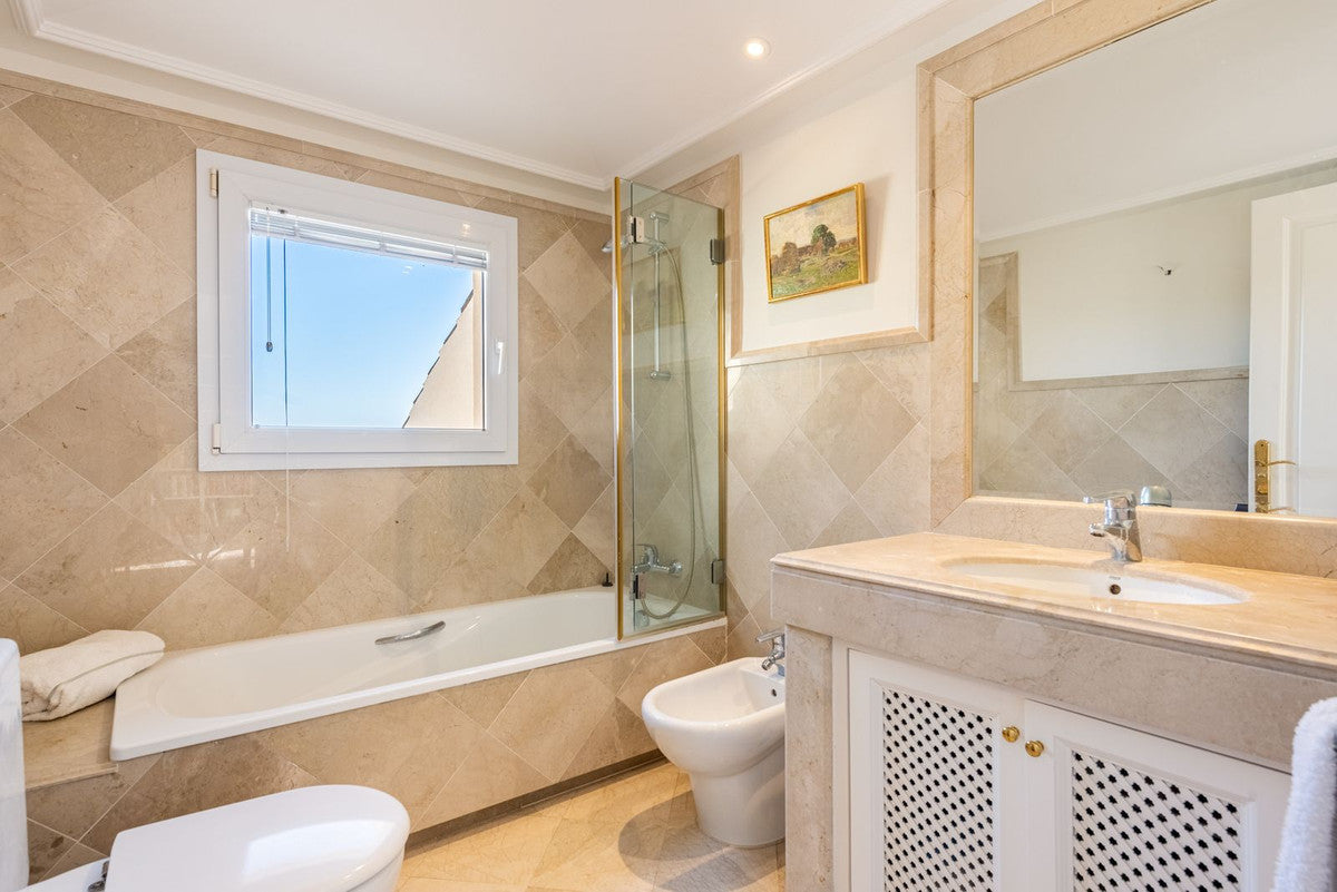 3 Bedroom Penthouse Apartment, Nueva Andalucia