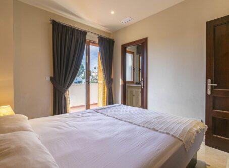 Two Bedroom Apartment in Nueva Andalucia, Marbella