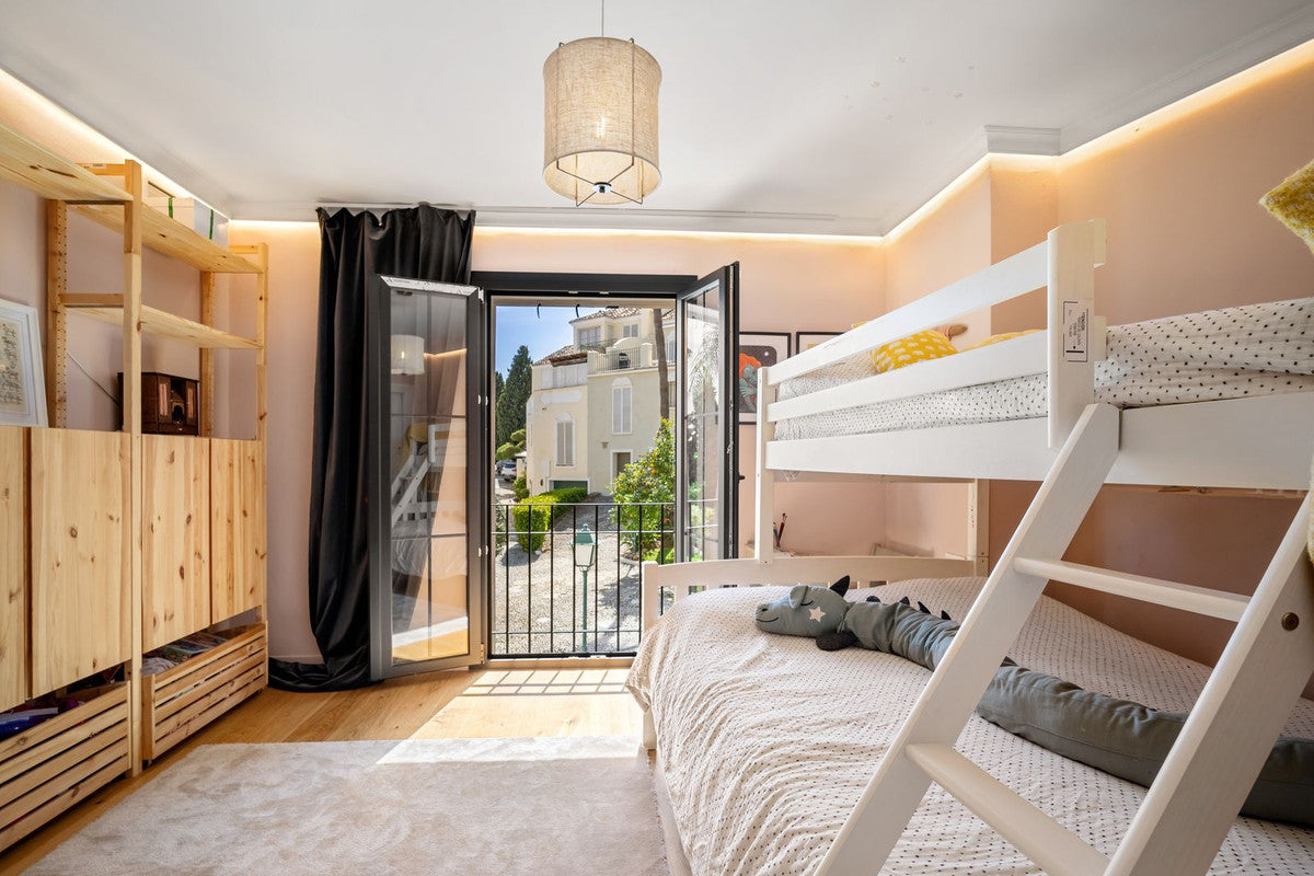 4 Bedroom Villa, Marbella's Golden Mile