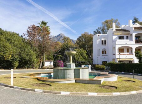 Two Bedroom Apartment in Nueva Andalucia, Marbella