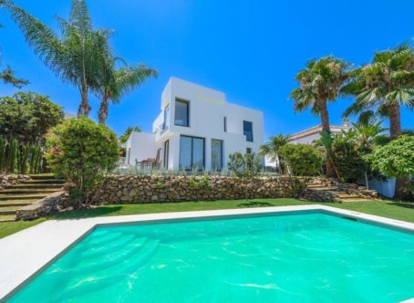Villa, in Nueva Andalucía