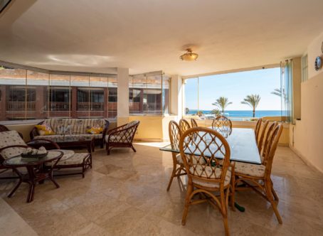 Front Line Beach Apartment, Marbella