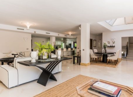 Beautiful 5 Bedroom Villa, in Nueva Andalucia