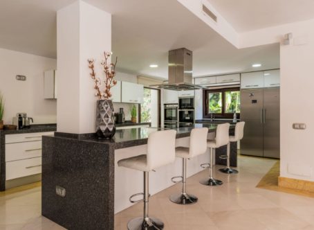 Beautiful 5 Bedroom Villa, in Nueva Andalucia