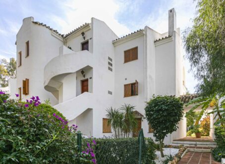 Two Bedroom Apartment in Nueva Andalucia, Marbella