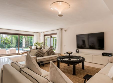 Beautiful 5 Bedroom Villa, in Nueva Andalucia