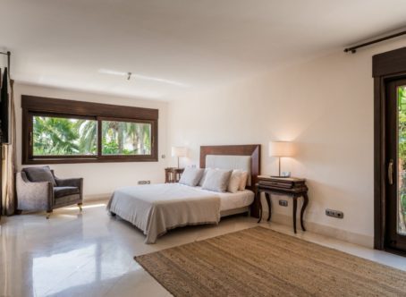 Beautiful 5 Bedroom Villa, in Nueva Andalucia