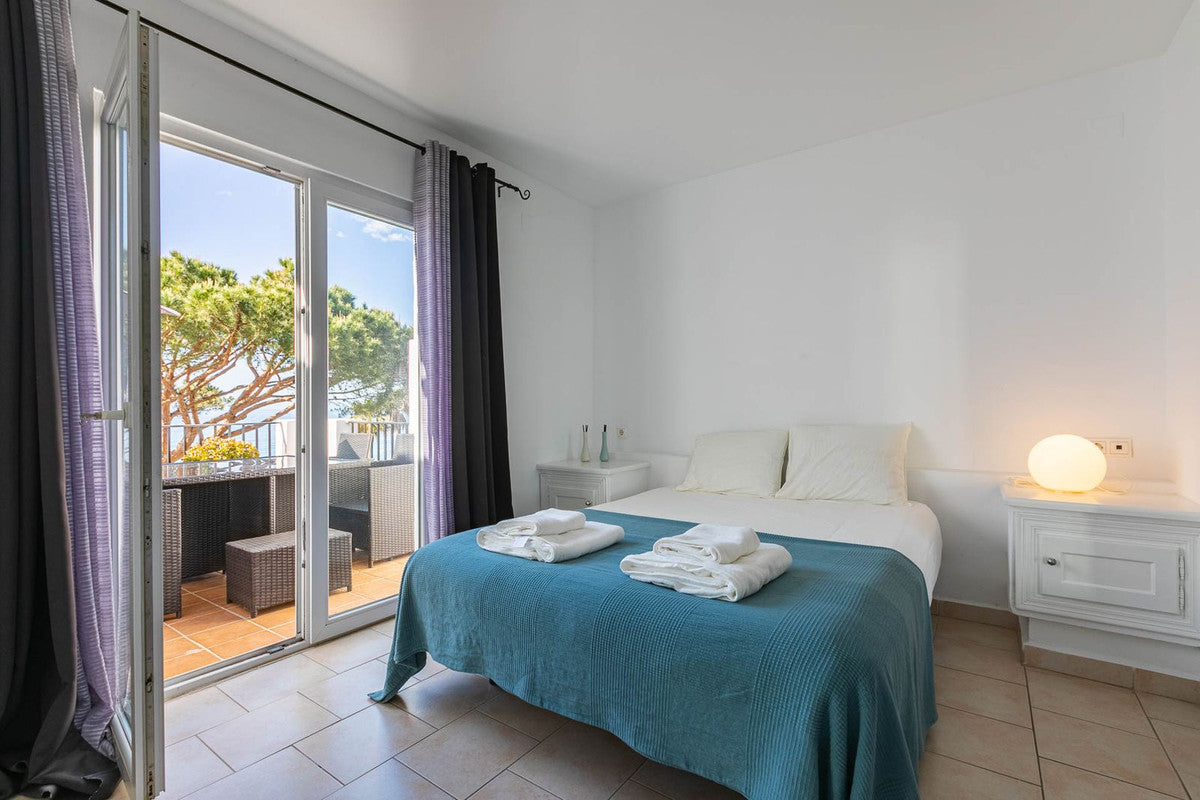 1 Bedroom Sea View Apartment, Calahonda