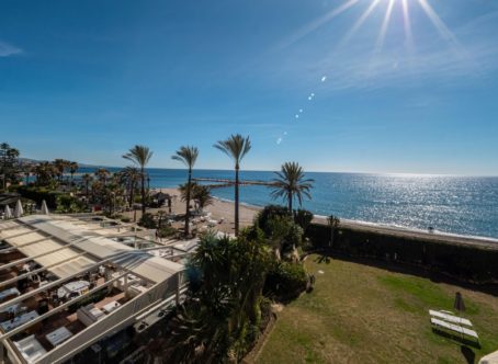 Front Line Beach Apartment, Marbella