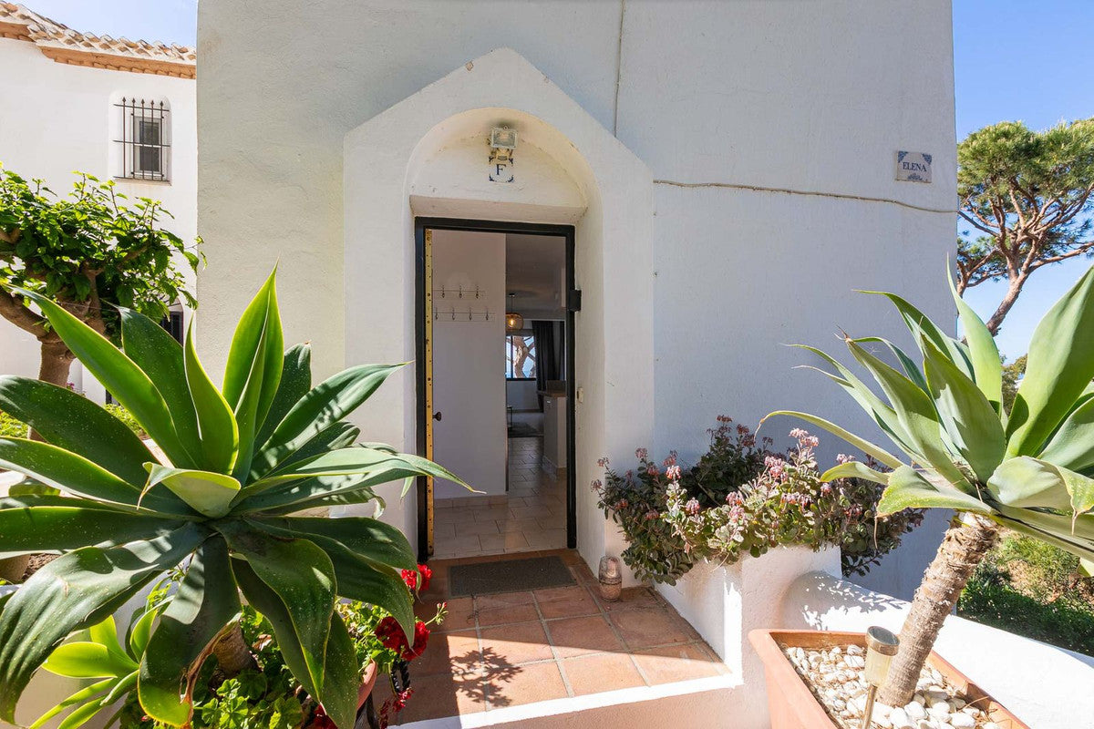 1 Bedroom Sea View Apartment, Calahonda