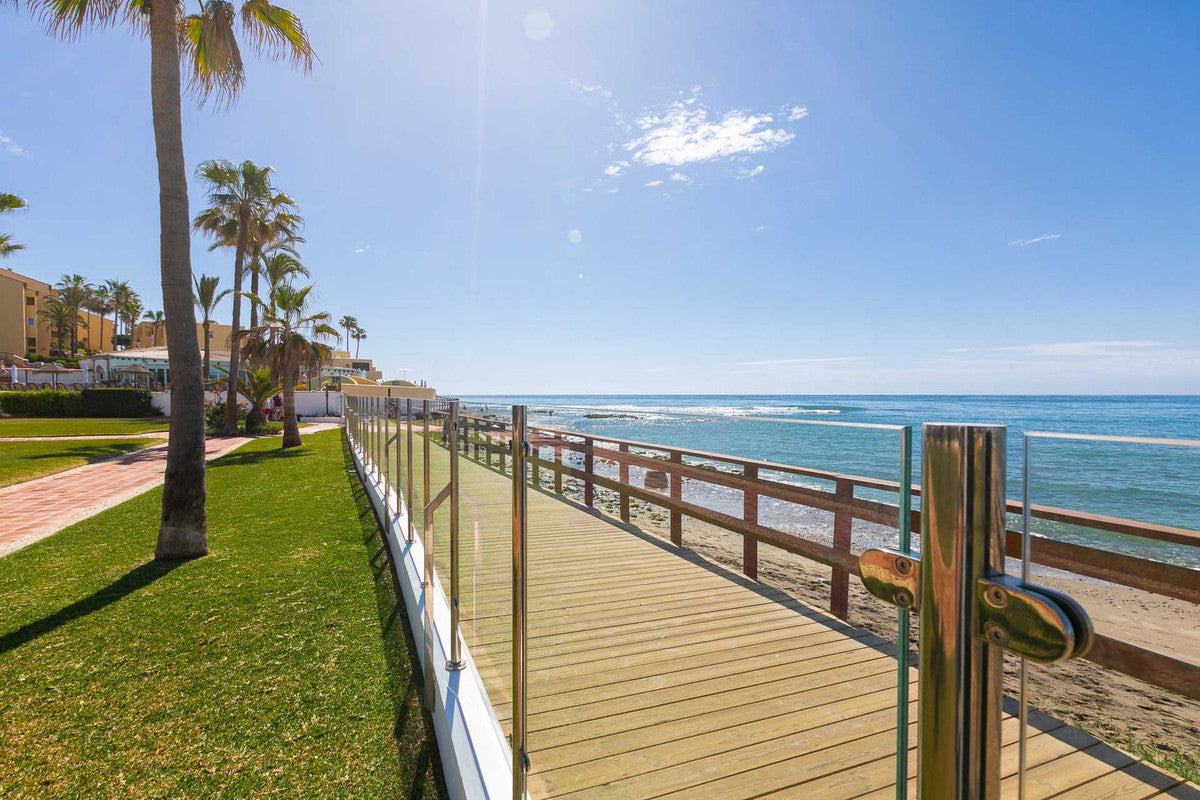 1 Bedroom Sea View Apartment, Calahonda