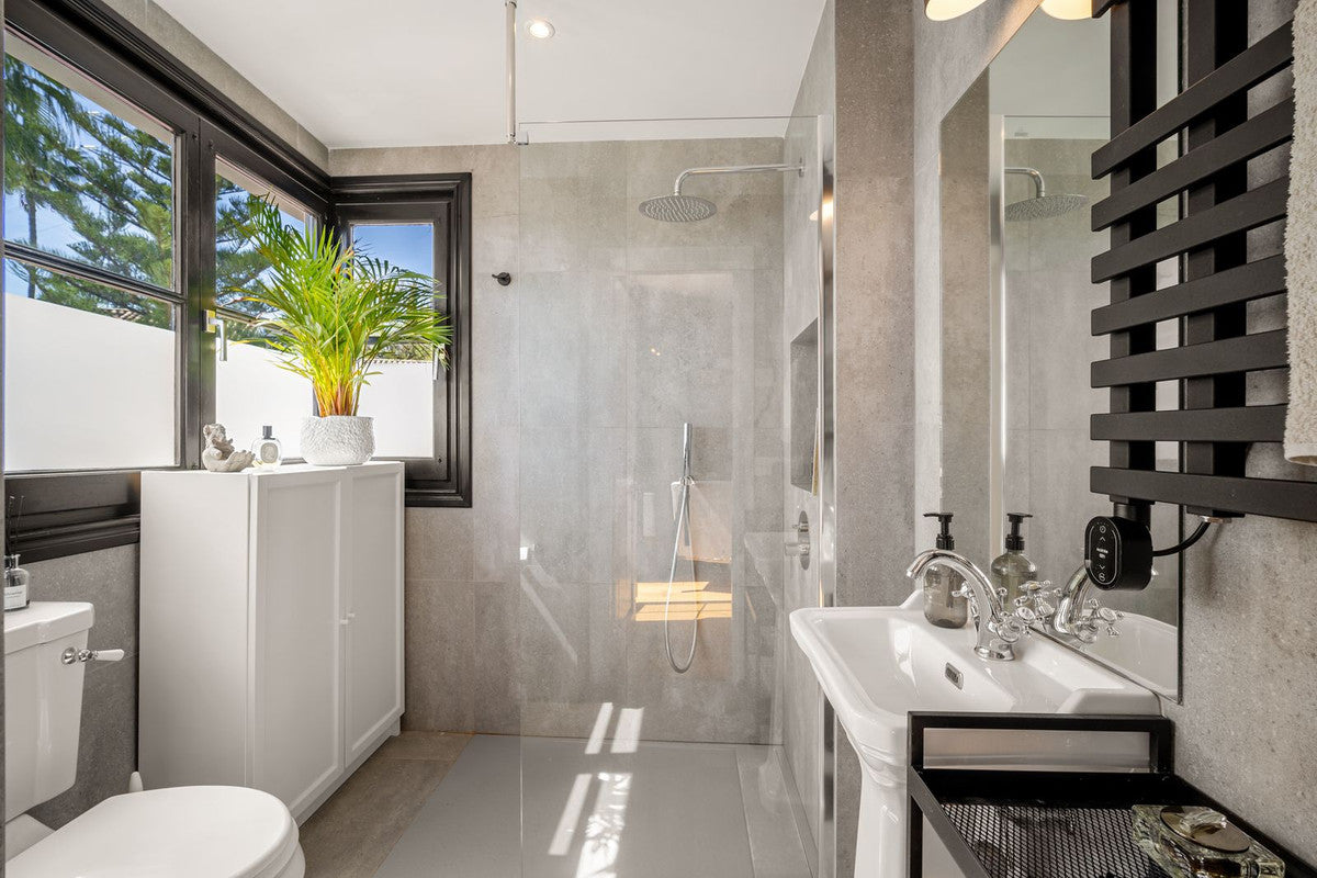 4 Bedroom Villa, Marbella's Golden Mile