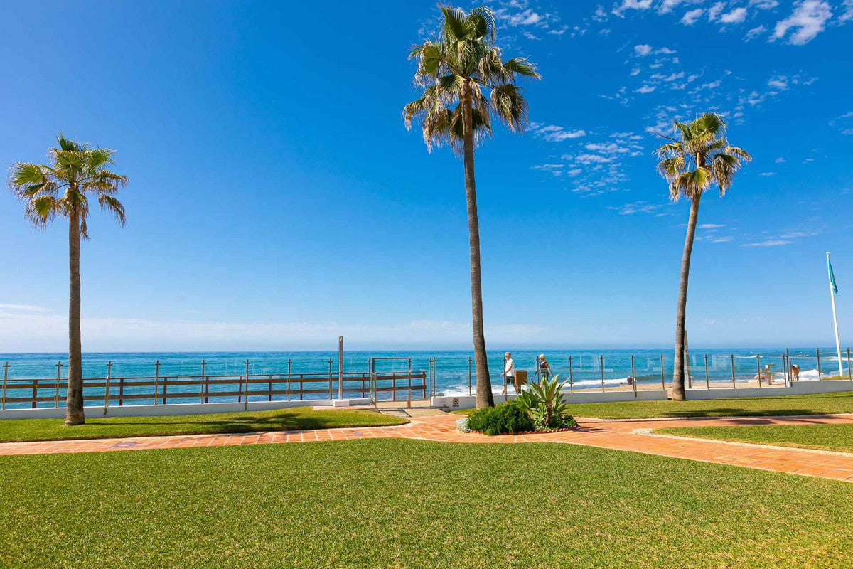 1 Bedroom Sea View Apartment, Calahonda