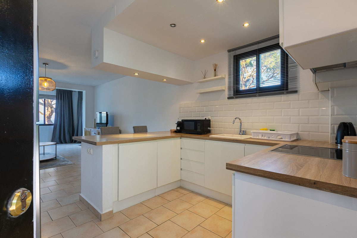 1 Bedroom Sea View Apartment, Calahonda