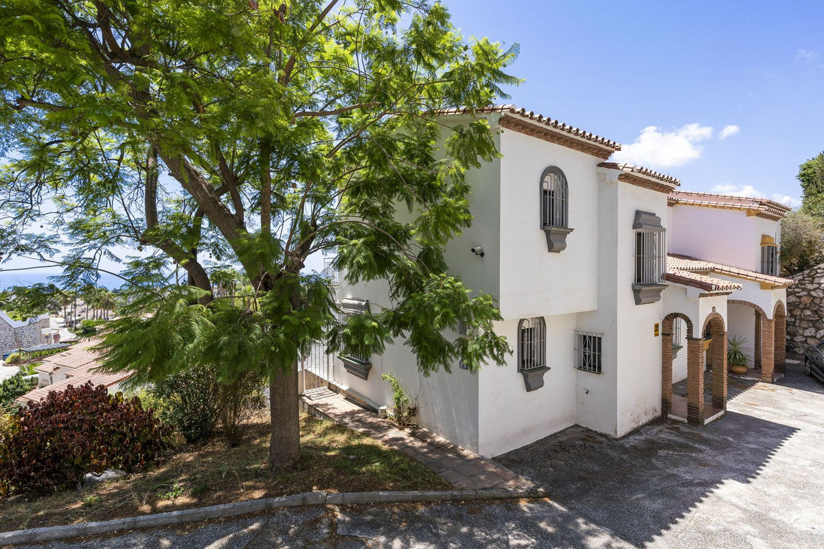 5 Bedroom Sea View Townhouse, in Calahonda, Mijas Costa