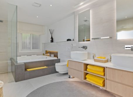 Stunning Six Bedroom Villa, in Nueva Andalucia